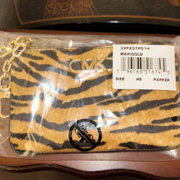 Michael Kors Parker key card holder - Picture 5 of 12